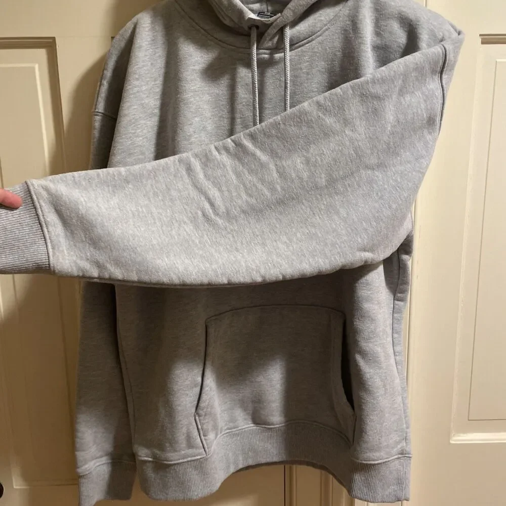 The North Face Heavyweight Hoodie Gray Men’s Size M Light Use Thick Warm Cozy